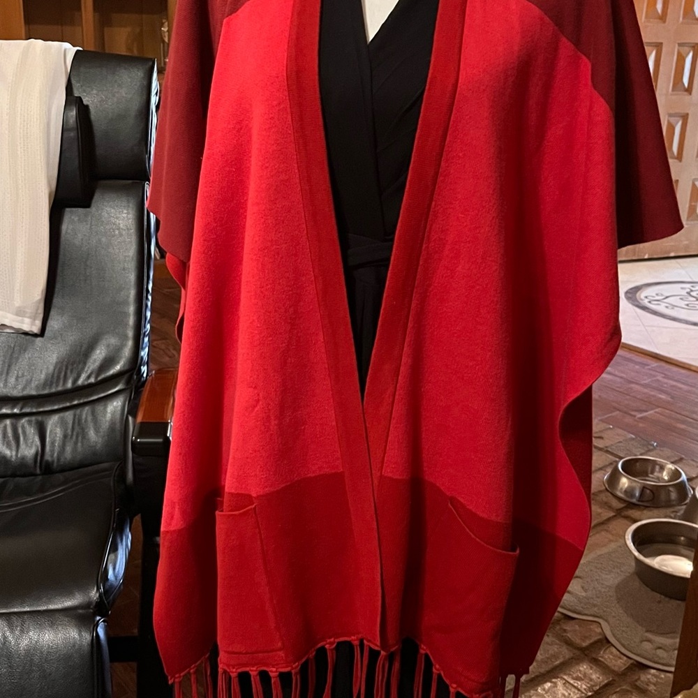 Cabi Fall poncho red/wine M/L